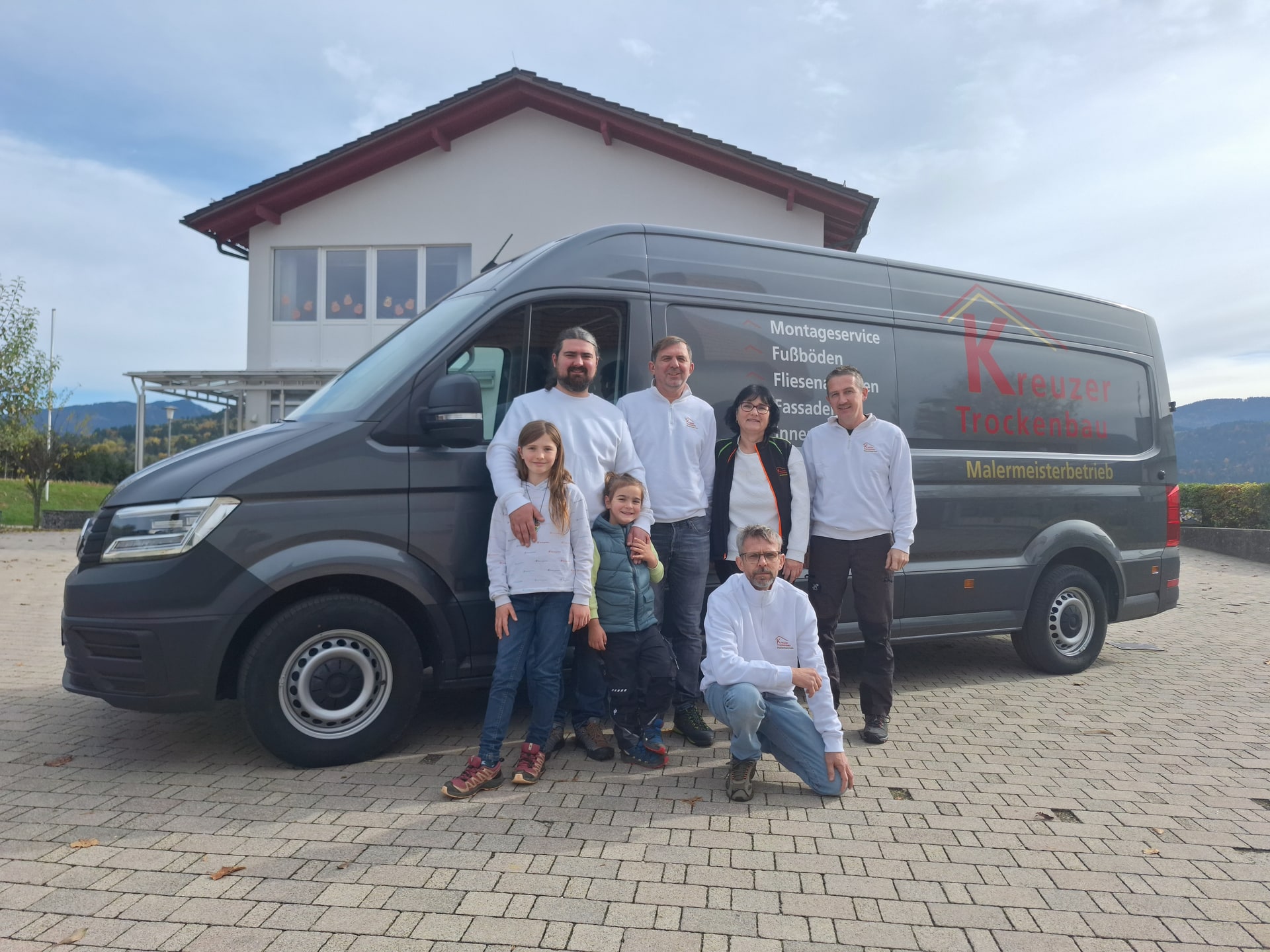 Das gesamte Team mit Familie